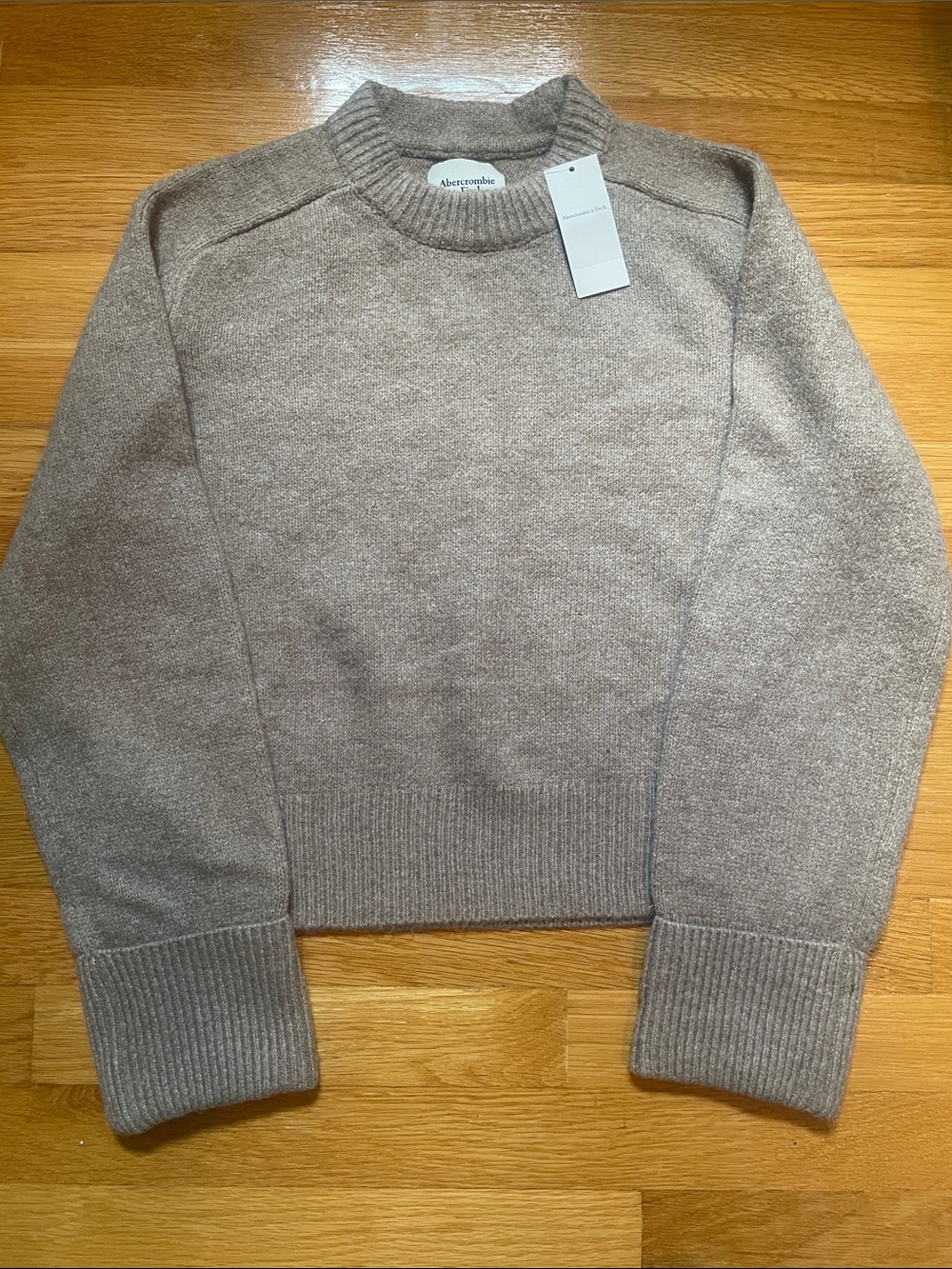 NWT New with Tags Abercrombie & Fitch Women’s Madeline Long Sleeve Crew Sweater